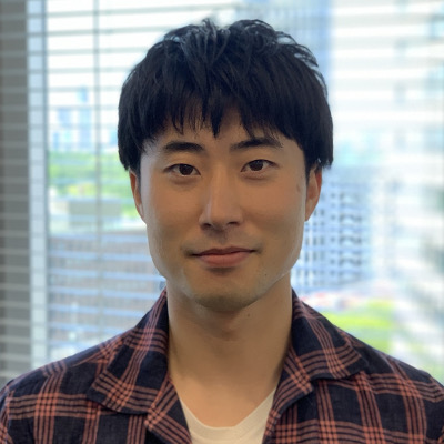 戸成拓也
